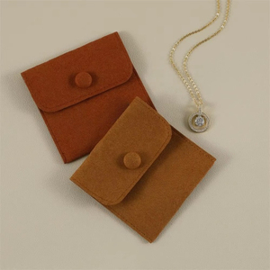 Pochette à bijoux en microfibre en gros, 8*8cm, faite à la main, pour boucles d'oreilles, colliers, bagues, avec logo - Product Image 4