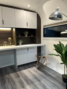 2024 Casa prefabricada <span class=keywords><strong>Shein</strong></span> 20 Ft 40 Ft Contenedor Cabina Módulo de <span class=keywords><strong>baño</strong></span> Campamento Casa con escalera Cabina de manzana para Portugal - Product Image 3