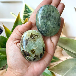 คริสตัลโฮลาขายส่ง หินเพรไนต์ธรรมชาติขัดเงาคุณภาพสูง น้ำหนัก 50-150 กรัม พิมพ์ลายดิจิทัล แฟชั่นทันสมัย สำหรับของที่ระลึกสุดพิเศษ - Product Image 5