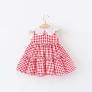 Yeni Yaz Çocuk Giysileri. Kız Çocukları İçin Oymalı İşlemeli ve Büyük Kıvrımlı Yakalı Ekose Elbiseler - Product Image 4