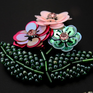 Gros fait à la main perlé patch vert diamant abeille fleur coudre sur tissu <span class=keywords><strong>strass</strong></span> applique <span class=keywords><strong>paillettes</strong></span> patchs personnalisés <span class=keywords><strong>pour</strong></span> <span class=keywords><strong>vêtements</strong></span> - Product Image 6
