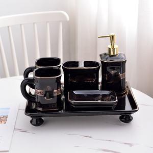 Ensemble de tasses à bain de bouche de luxe en céramique pour couple, style occidental, en porcelaine noire et blanche, pour salle de bain - Product Image 2