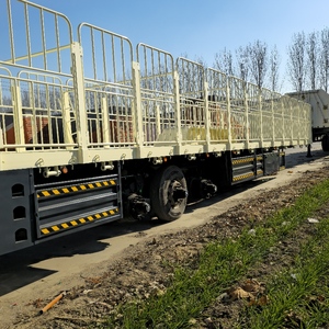Nouvelle clôture de semi-<span class=keywords><strong>remorque</strong></span> <span class=keywords><strong>pour</strong></span> le transport d'animaux de cargaison Transport de bétail Vente de transporteur de bétail de <span class=keywords><strong>remorque</strong></span> de camion d'<span class=keywords><strong>occasion</strong></span> - Product Image 5