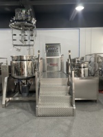 Mélangeur de crème à double enveloppe avec élévateur hydraulique, émulsifiant à cisaillement élevé, homogénéisateur de crème, mélangeur sous vide avec mélangeurs latéraux