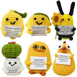 Venta al por mayor, adorno de tarjeta inspirador emocional, muñecas de punto, Emojis positivos, animales, verduras, algodón PP, bolsa OPP - Product Image 1