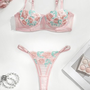 Bloemenkant Lingerie Set met Tulle rok, choker en kousenbandjes - Product Image 1
