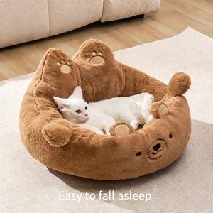 Lit pour animaux de compagnie en forme d'ours brun avec rembourrage en coton PP pour chats et chiens - Confort doux et respectueux de la peau - Product Image 1