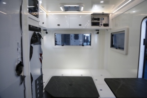 Ecocampor Truck Camper : Camping-car compact pour pick-up avec lit convertible, table et douche, idéal pour les voyages en camping en Australie et aux États-Unis - Product Image 3