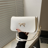 Sac à bandoulière 2025 Summer Underarm Popular Elegant Bow Sling Bag pour les femmes