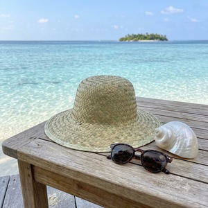 Sombrero de Vaquero Mexicano de Hoja de Palma Natural de Ala Ancha, Elegante Sombrero de Sol Liso para Moda Casual y Fiestas al Aire Libre - Product Image 1