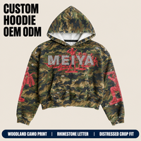 Sweat à capuche homme personnalisé 420GSM Olive, motif camouflage Woodland, lettres en strass, imprimé motif rouge, effet vieilli et déchiré, coupe carrée courte pour le streetwear
