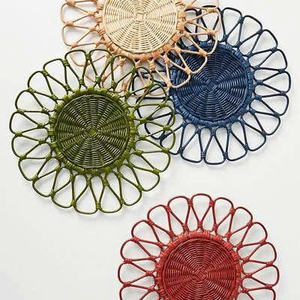 New Design Brown Rattan Bohemian Eco-Friendly <b>Placemat</b> Charger Handwoven Flower Patterned <b>Coaster</b> <b>Set</b> Wedding Table Decoration - Product Image 5