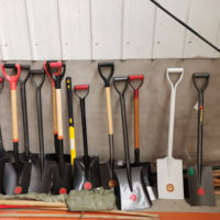 Pelle à tête carrée soudée avec manche en D pour le jardinage et l'agriculture – Outil de terrassement – Fournisseur en gros d'outils agricoles