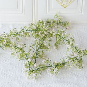 Guirlande de fleurs artificielles en plastique Qiangxing Baby's Breath 165 cm pour la décoration de la maison et des mariages - Product Image 4