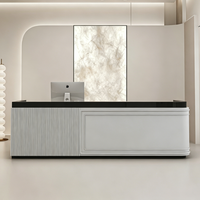 Comptoir de réception vertical personnalisé de luxe léger avec panneau cannelé pour bureau, hôtel, salon de beauté