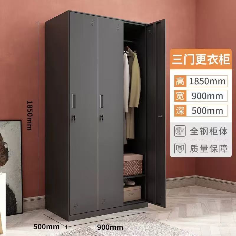 Armoire noire à trois portes