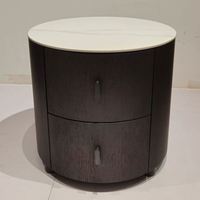 Elegante y Funcional Mesita de Noche Moderna y Atemporal de Estilo Inglés en Madera Negra con Cajón, Diseño Clásico, Duradera, para Uso en Hoteles