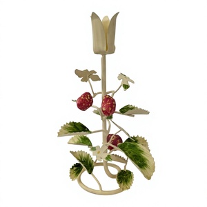 Support de bougie réutilisable en fer blanc en forme d'arbre à fraises avec feuilles vertes et baies rouges pour la décoration de la maison et de mariage - Product Image 1