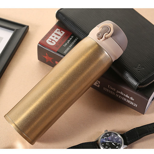 زجاجة مياه معزولة من الفولاذ المقاوم للصدأ مزدوجة الجدار 500 مللي بسعر الجملة مع زر دفع - Product Image 3