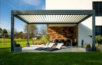 Pergola extérieure rétractable à lames réglables en aluminium offrant une ombre flexible et une protection contre la pluie pour jardin et terrasse