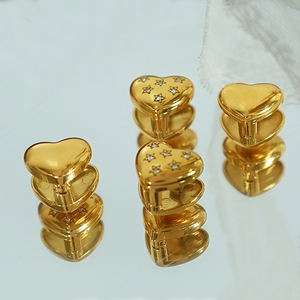 Boucles d'oreilles tendance en acier inoxydable plaqué or 18 ct Boucles d'oreilles manchette en forme de cœur en zircon de luxe pour femme - Product Image 2