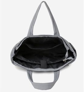 Fourre-tout matelassé à logo personnalisé Sacs à main matelassés pour l'hiver Fourre-tout à fermeture éclair Sacs à provisions Sac fourre-tout de voyage pour hommes pouvant mettre sur la valise - Product Image 5