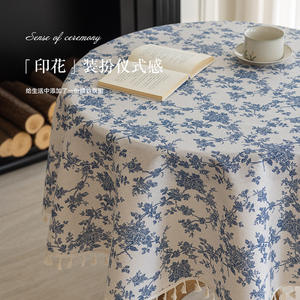 Mantel Redondo de Lino y Algodón Estilo Nórdico con Estampado Floral Azul y Borlas para Mesa de Comedor - Product Image 1