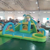 Château gonflable dinosaure avec double toboggan et piscine aquatique avec souffleur