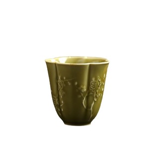 Taza de té de cerámica Beixitang, hecha a mano con relieve de flor de ciruelo, taza pequeña para té de la tarde, taza Qingke, color Banana Moon - Product Image 5