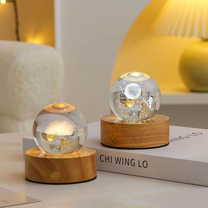 Veilleuse Moderne en Cristal K9 en forme de Gâteau d'Anniversaire avec Base en Bois, Gravure Laser 3D, LED Blanc Chaud, Alimentation USB, Intensité Réglable pour Chambre à Coucher - Product Image 5