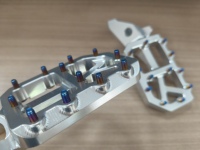 Repose-pieds en aluminium CNC de style Y pour Surron Light Bee X LBX, plateforme large antidérapante, repose-pieds améliorés pour moto électrique tout-terrain