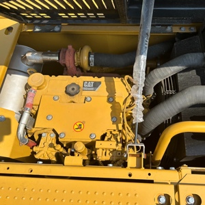 Excavatrice CAT312D2GC d'occasion en état de marche stable, avec pièces d'origine complètes, pour le chargement de gravier et les travaux de modernisation des canaux de drainage. - Product Image 6