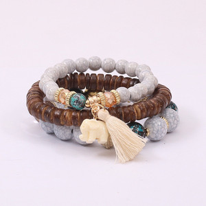 Trendz Simple y seguro bebé elefante con flecos de madera del grano elástico pulsera de niños - Product Image 1