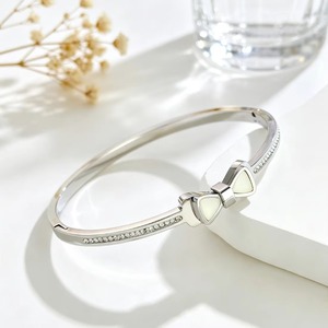 Bracelet manchette en acier inoxydable avec nœud mignon, couleur or/or rose/argent, incrusté de nacre et de cristaux, cadeau d'anniversaire pour femme - Product Image 3