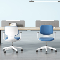 Chaise de bureau minimaliste légère en maille avec design peu encombrant, montage facile et soutien confortable