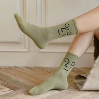 Chaussettes de sport amusantes à motifs de dessins animés en gros – Chaussettes de sport décontractées multicolores unisexes pour adultes avec expressions brodées mignonnes et antidérapantes