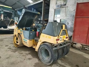 Compacteur routier d'asphalte SAKAI TW502 d'occasion, 5 tonnes, petit rouleau compresseur SAKAI d'occasion - Product Image 2