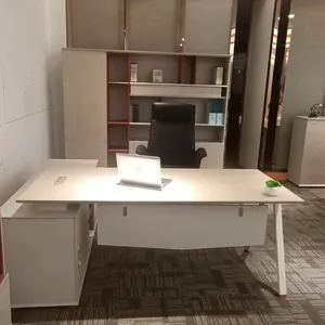 Meja Manajer Eksekutif CEO Workstation Furnitur Kantor OEM 2022 M Meja Kantor Kayu 1.6M