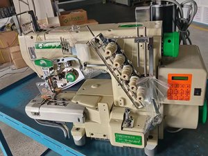 Máquina de Costura Interlock com Cama Cilíndrica de Acionamento Direto, com Cortador Automático e Cortador de Tecido Lateral Esquerdo - Product Image 3