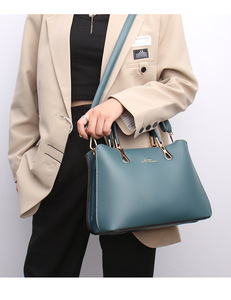 กระเป๋าสะพายไหล่ทรงเรียบง่าย กระเป๋าสะพายข้างแบบพกพา กระเป๋าผู้หญิงยอดนิยม ขายส่ง กระเป๋าถือแฟชั่น PU ทรงสี่เหลี่ยมเดี่ยว - Product Image 2