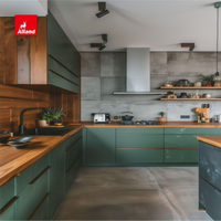 Cuisine Alland de style moderne et luxueux, avec des panneaux en laque verte mate, des étagères ouvertes, pour une nouvelle maison, armoires sur mesure