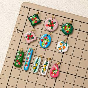 Huerto de la Provenza |   <span class=keywords><strong>Colgante</strong></span> de Acero Inoxidable con Baño de Oro PVD de 18K y Esmalte Pintado a Mano con Diseño de Fruta |   Impermeable y Resistente al Deslustre - Product Image 5