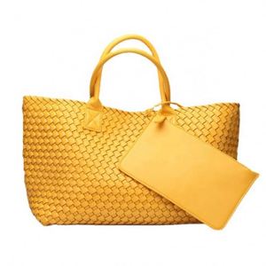 Bolso Tote de Gran Capacidad en Cuero Vegano Personalizado para Viaje - Elegante Bolso de Compras y de Hombro para Mujer - Product Image 2