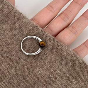 Anillo de Plata de Ley S925 con Piedra de Ojo de Tigre Minimalista para Mujer, Estilo Vintage, Diseño de Nicho, Ajustable, con Incrustaciones, Licenciado y Privado - Product Image 4