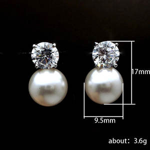 Orecchini in Oro Bianco con Diamanti e Perle, Taglio Brillante Rotondo, Colore D, Gioielli Classici da Sposa per Donne - Product Image 4