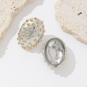 2025 Boutique accessoires fabricant de bijoux de mode plaqué or 18 carats femmes géométrie perles creuses galets boucles d'oreilles - Product Image 4