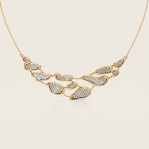 Collier en fil de séraphin conçu avec un fil délicat comme une chaîne et des détails minimalistes qui créent un look léger et aéré - Product Image 4