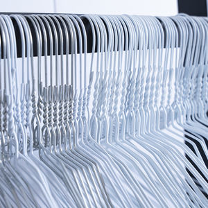 Offre Spéciale cintres en fil d'acier robustes personnalisés cintres de blanchisserie en métal peu encombrants pour garde-robe magasin de vêtements salle de bain - Product Image 6