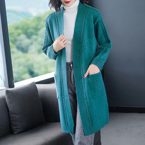 Manteau pull à manches longues et col en V pour femmes <span class=keywords><strong>tricot</strong></span>é avec motif imprimé et décoration de boutons pour l'automne - Product Image 4