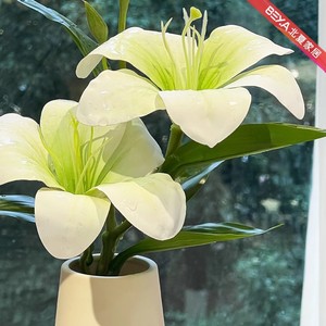 Fleur artificielle Lily en vase en céramique, effet hydratant, décoration d'intérieur pour salon, chambre à coucher, ornement de table - Product Image 5